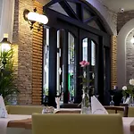 酒店 Ambra Boutique & Bistro 4*