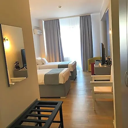 Отель Ambra Boutique & Bistro 4*